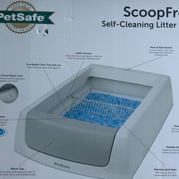 Auto scooping cat litter box.Easy and convenient. Used briefly. works great! - Picture 2 of 10